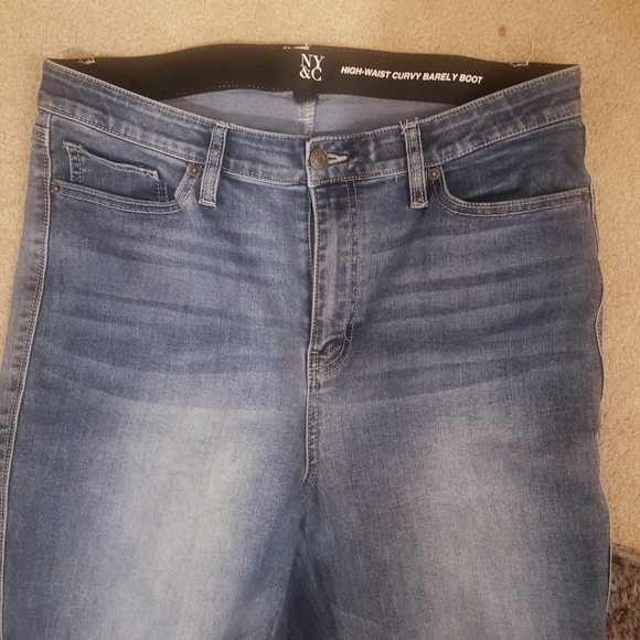 NY&CO High-Waist Barely Boot Jeans - Picture 4 of 8